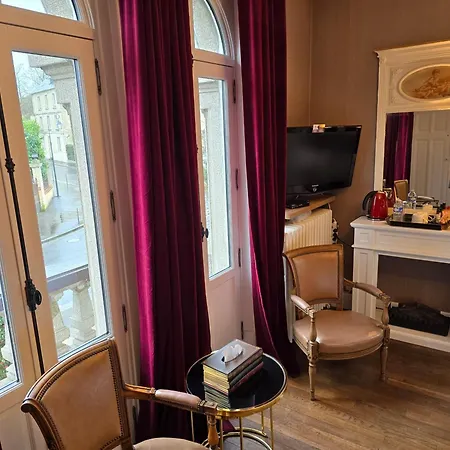 Le Castel Frühstückspension 4*