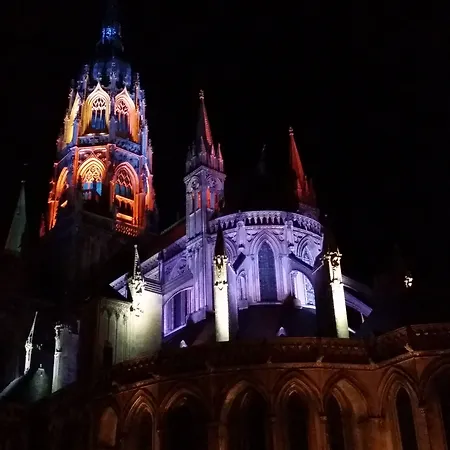 Le Castel Nocleg ze śniadaniem 4*