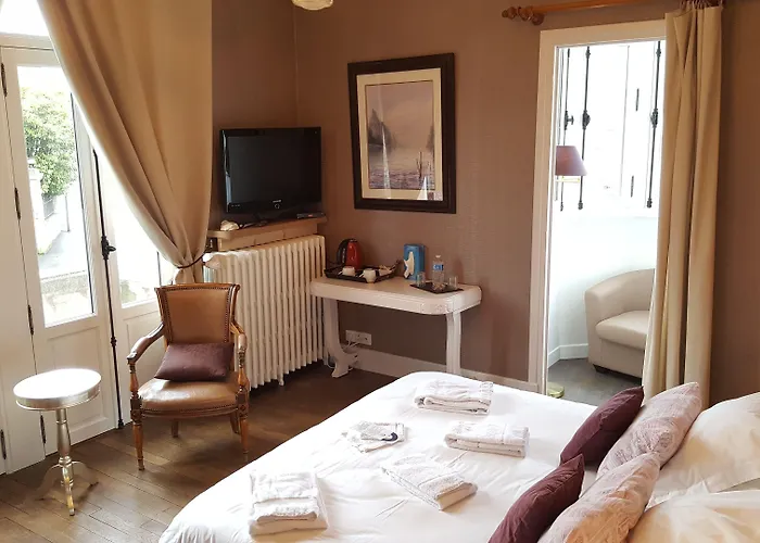 Le Castel Bed & Breakfast