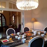Le Castel Bed & Breakfast