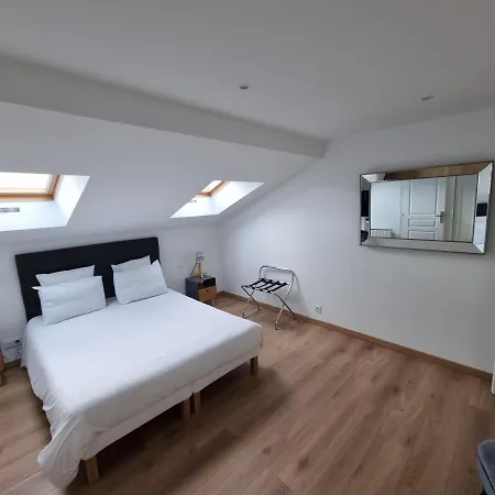 Le Castel Bed & Breakfast 2*