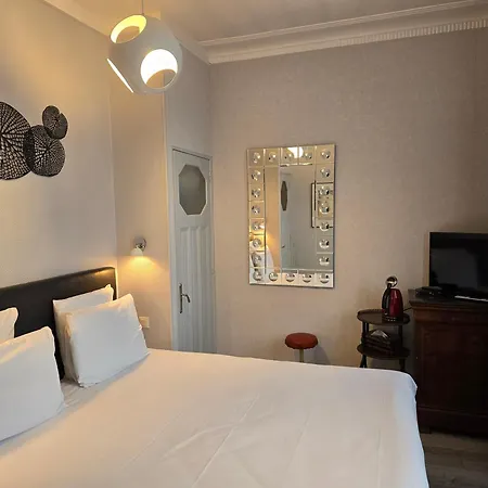 Le Castel Bed & Breakfast 2*