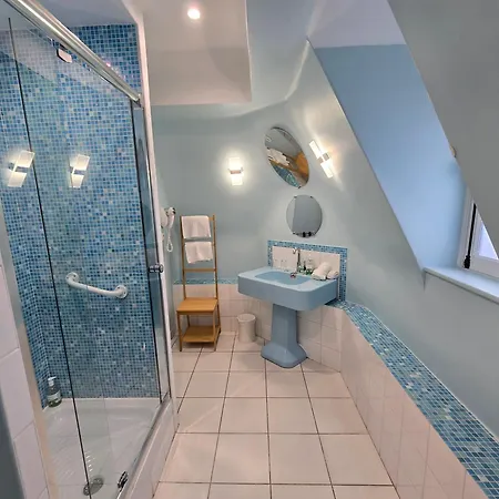 Le Castel Bed & Breakfast