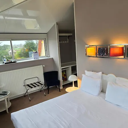 Le Castel Bed & Breakfast 2*