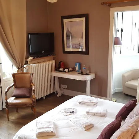 Le Castel Bed & Breakfast