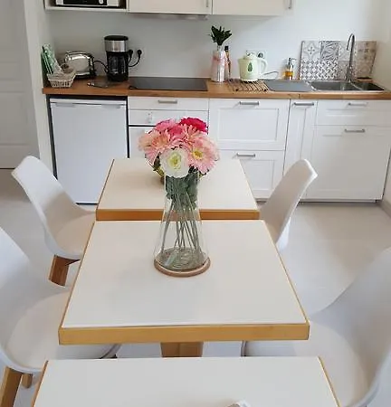 Le Castel Bed & Breakfast 2*