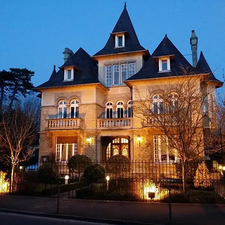 Le Castel 2* Bayeux