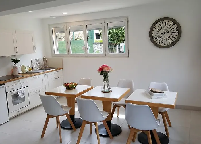 Le Castel Frühstückspension 4*